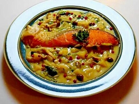 クリームソースと絡めて食す!銀鮭のクリーム煮